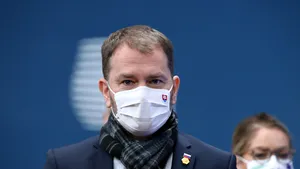 Premierul slovac Igor Matovic, infectat cu SARS-CoV-2 la o săptămână după summitul UE la care a participat şi Macron