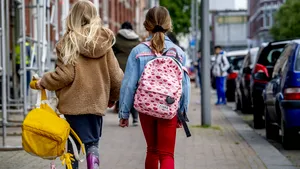 Ministrul Educaţiei: ”Greutatea ghiozdanului va scădea treptat începând din toamna anului viitor”