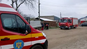 Un bărbat din Neamț a murit după ce a fost prins sub o autoutilitară