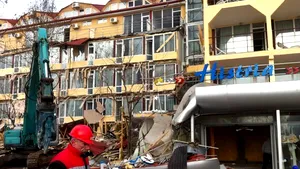 Operaţiunea de demolare a Hotelului Histria din Mamaia a fost reluată