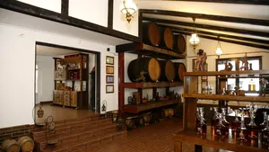 Băutura românească, vândută cu 2000 de euro. Este ambalată cu fir din aur
