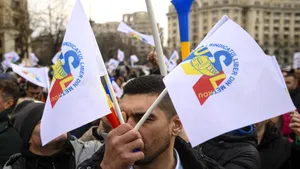 Protest de amploare în Bucureşti: silvicultori, militari în rezervă, poliţişti, angajaţi ai metrolului, mineri, siderurgişti. Una din revendicări este abrogarea ”ordonanţei austerităţii”