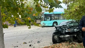 Grav accident la Craiova. A fost implicat un autobuz, iar autoritățile au activat planul roșu de intervenție. O persoană a murit