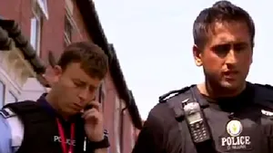 Poliţiştii români care lucrează alături de colegii englezi, remarcaţi de presa din Marea Britanie - VIDEO