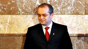 Premierul Emil Boc, întâmpinat cu aplauze pe Aeroportul din Cluj-Napoca