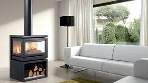 Arderea lemnului în locuinţe produce mai multă poluare cu particule mici decât traficul rutier - studiu