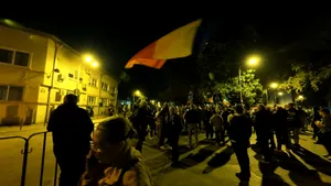 Mitingul pro-Georgescu în fața Arestului Central continuă