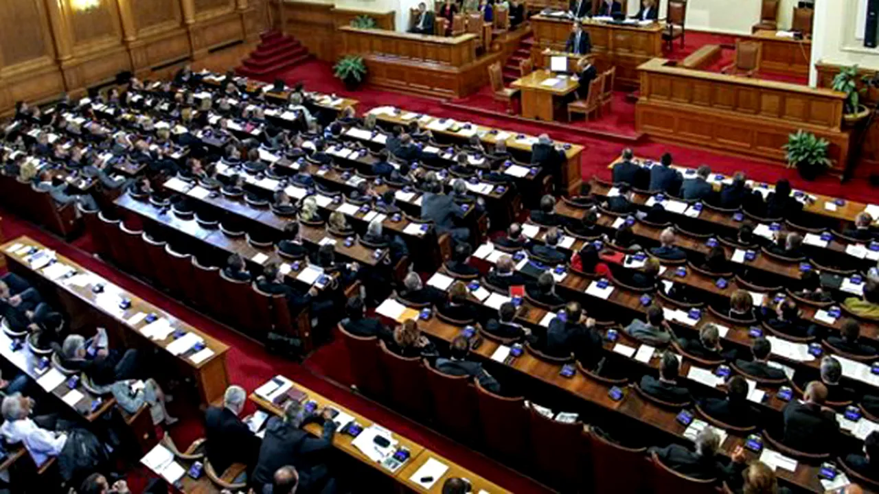 Doi parlamentari bulgari acuzaţi de huliganism şi rămaşi fără imunitate riscă să fie arestaţi
