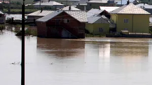 Hidrologii au emis cod galben de inundaţii pe râurile din opt judeţe