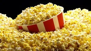 În ce categorie te regăseşti? Anul trecut s-au înregistrat 13 milioane de spectatori la cinema şi 1,4 milioane de cititori de cărţi, cu o medie de 11 volume pe an