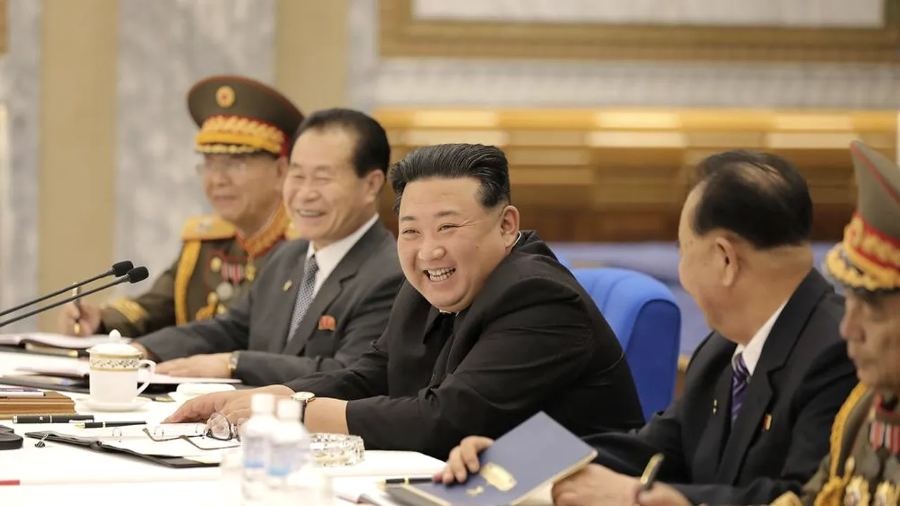 Reuniune militară în Coreea de Nord. Discuţiile despre noile sarcini ale armatei sugerează desfăşurarea de arme nucleare