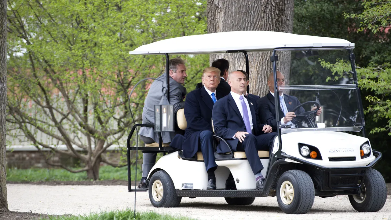 MONITORUL APĂRĂRII | Avion uşor, interceptat deasupra complexului hotelier în care era Donald Trump. O aeronavă de vânătoare, mobilizată