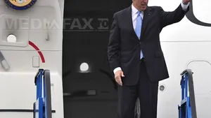 Avionul vicepreşedintelui american, avariat după ce a lovit un stol de păsări