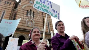 Manifestaţii împotriva avortului: Sute de persoane au participat la 