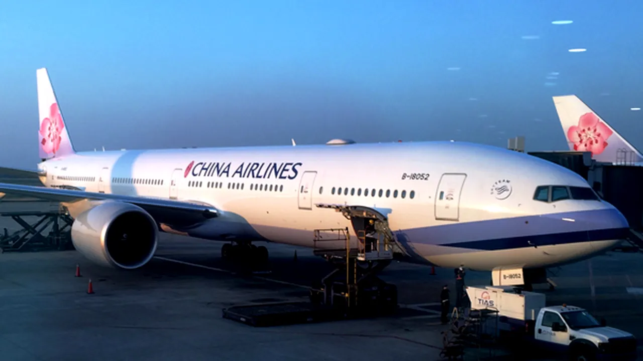 O femeie care a născut într-un avion ar putea plăti daune din cauza escalei neprevăzute