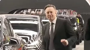VIDEO Elon Musk a dansat la inaugurarea noii fabrici Tesla din Germania
