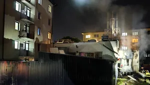 Intervenție nocturnă la Iași în urma unei explozii și a unui incendiu produse în campusul studențesc