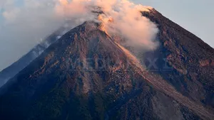 Vulcanul Merapi din Indonezia a început să erupă