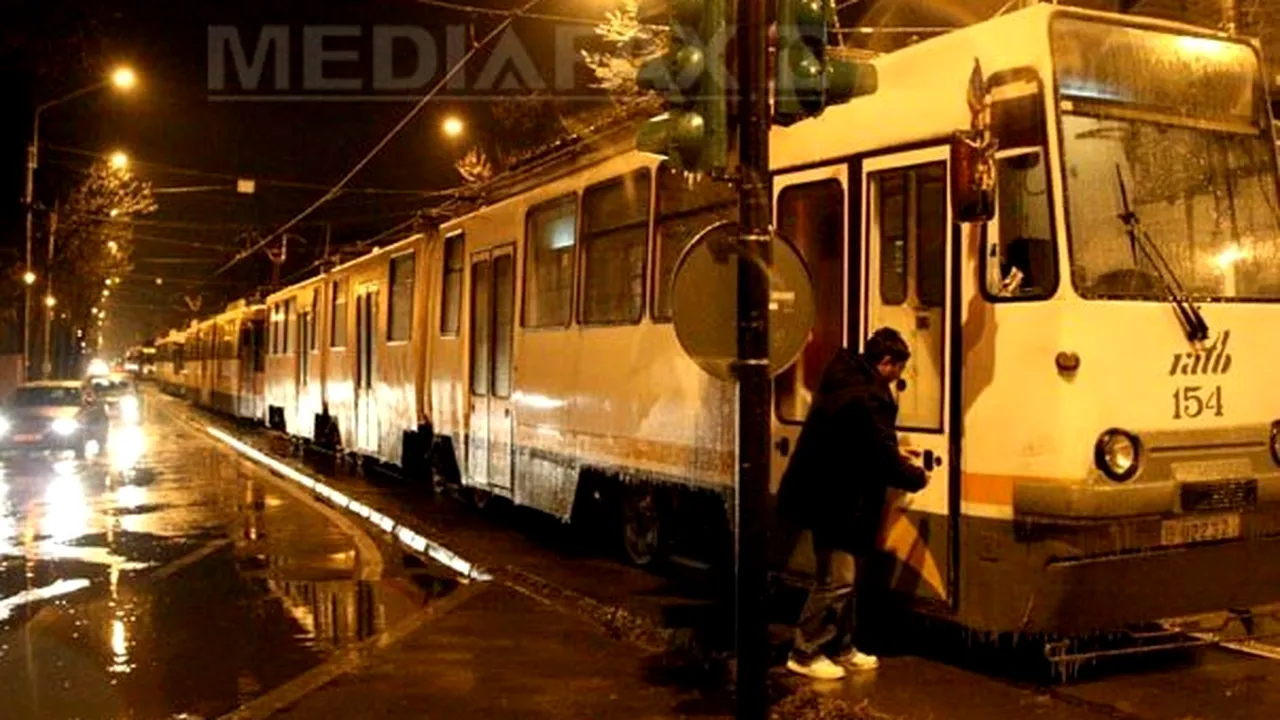 Doi directori de la RATB au fost demişi din cauza blocării circulaţiei tramvaielor pe linia 41