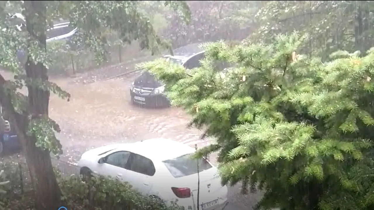 Week-end cu ploi torenţiale, vijelii şi caniculă