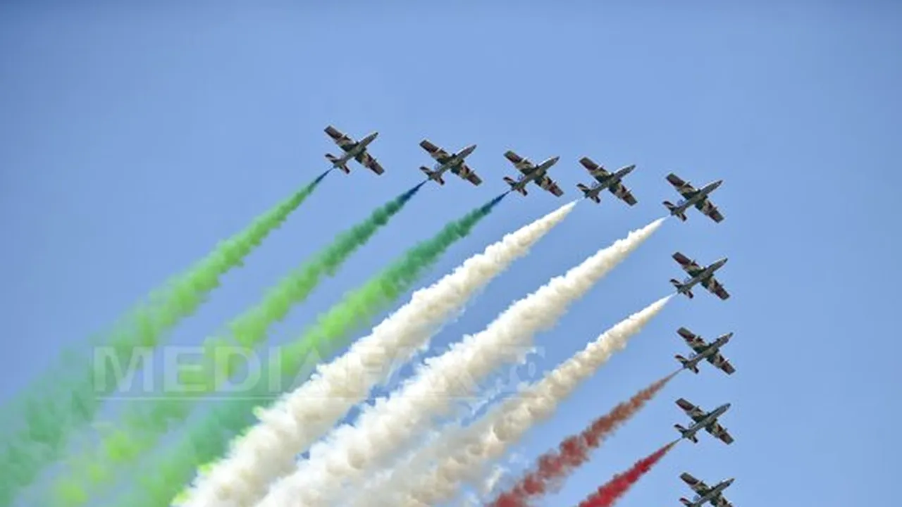 IMAGINI SPECTACULOASE de la cel mai mare SHOW AERIAN din România: Peste o sută de avioane şi elicoptere, la mitingul de la Băneasa - GALERIE FOTO, VIDEO