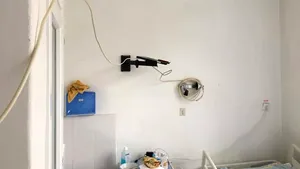 Noi probleme la Spitalul de Boli Infecţioase Timişoara: Copil internat în acelaşi salon cu un adult | FOTO