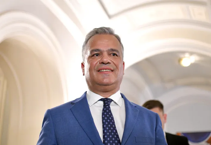 POLITIC UDMR decide astăzi dacă susține Guvernul Veștea, după ce PNL i-a cerut premierului desemnat să își depună mandatul
