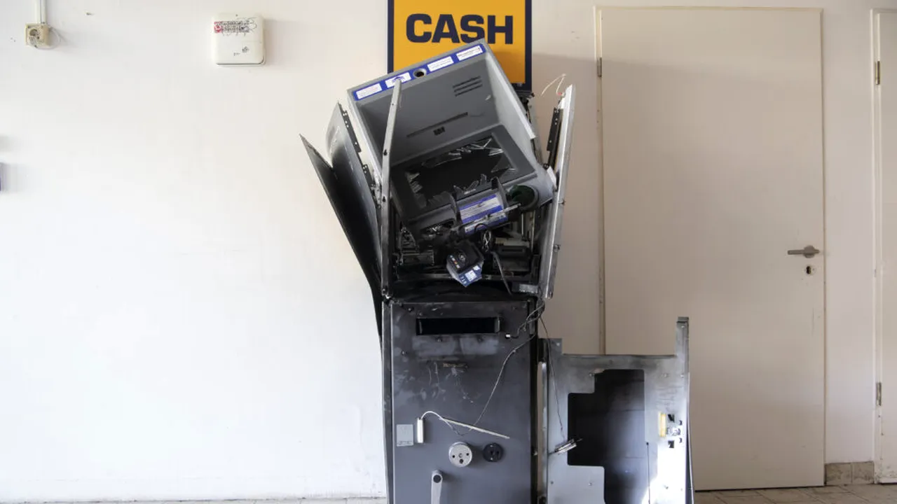 A fost destructurată o rețea de români care a comis furturi masive din bancomate în vestul Europei