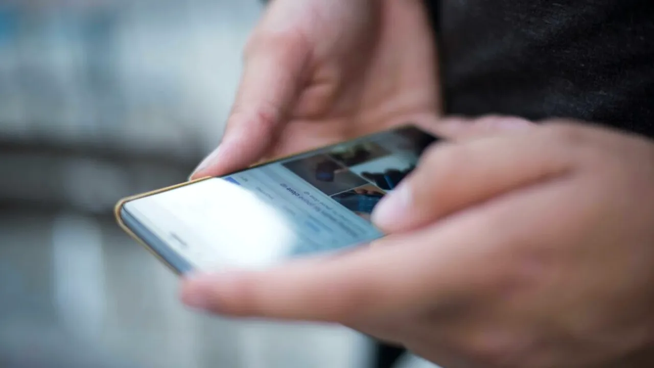 Un tânăr din Timiș, suspectat că strângea fonduri pentru uciderea unui demnitar este cercetat de polițiști