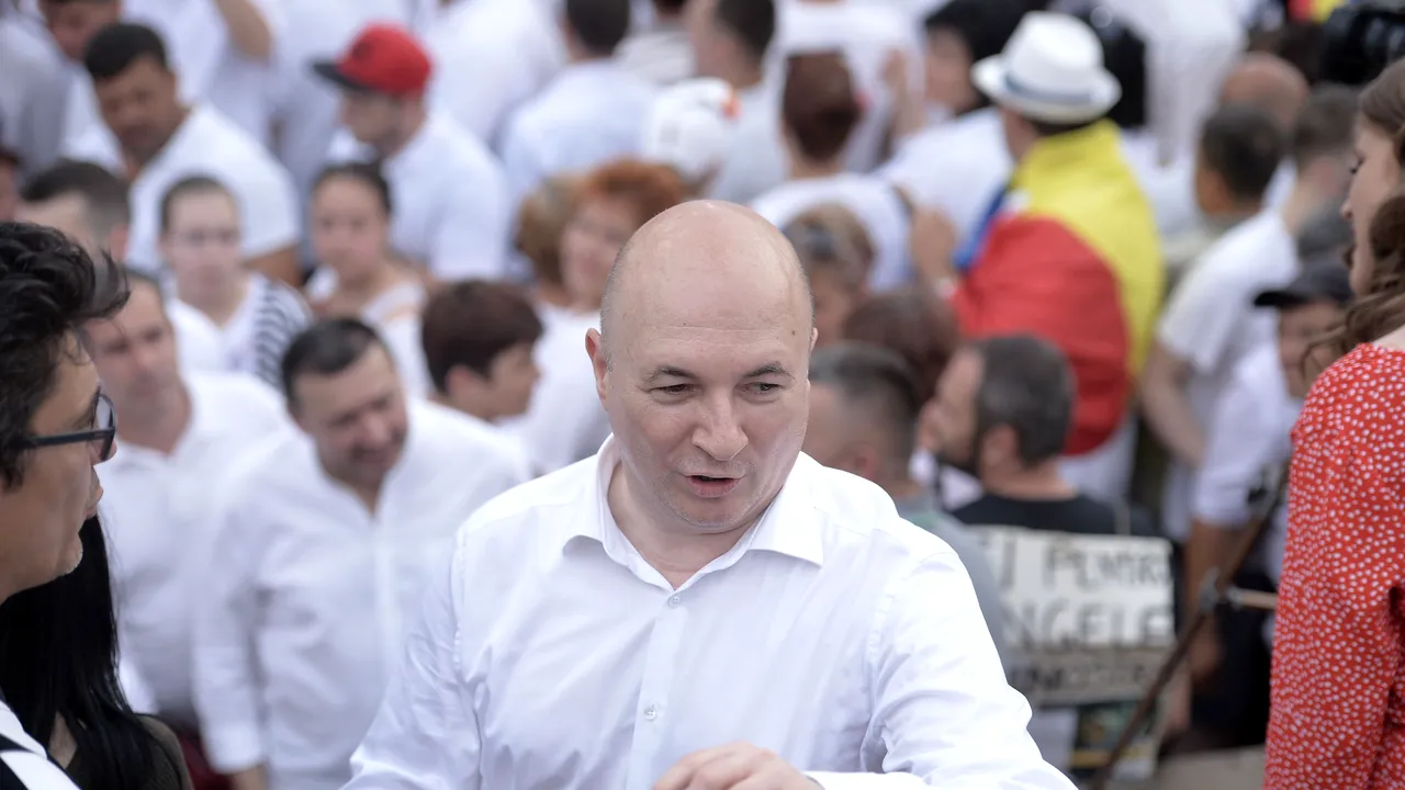Codrin Ştefănescu îşi depune candidatura pentru secretar general PSD: Am fost alături de partid/ Ideea de prezidenţiabil din afara partidului, neverosimilă. La fel şi un candidat comun 