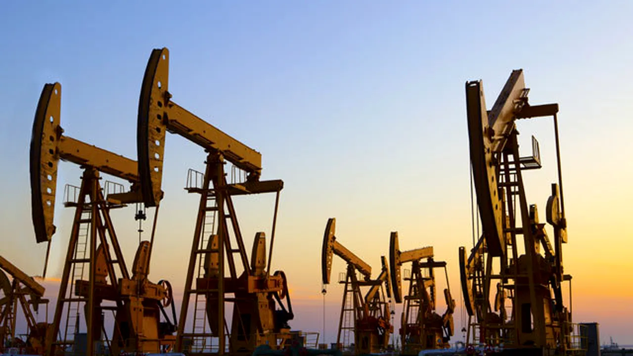 Statele Unite trimit în Europa şi Asia milioane de barili de petrol din rezerva strategică. Preţurile la carburanţi rămân ridicate 