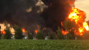 Un depozit de combustibil în estul Ucrainei a fost distrus în urma unui atac aerian