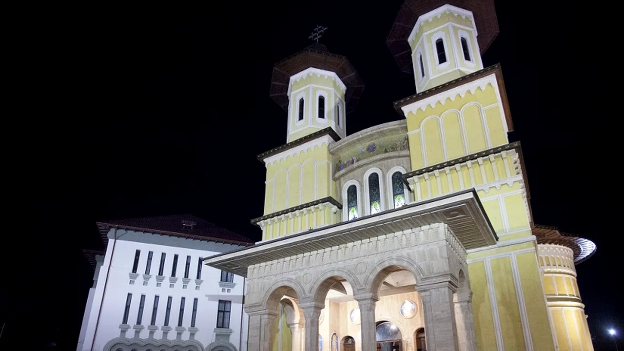 Catedrala Arhiepiscopală din Buzău a fost spartă, iar banii din cutia milei, furaţi. Slujba de duminică, anulată 