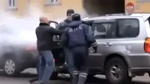 Zeci de maşini lovite în centrul Moscovei de un şofer rus, care a fost bătut măr - VIDEO