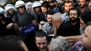 INCIDENTE în apropierea aeroportului din Istanbul: Poliţia a folosit gaze lacrimogene împotriva manifestanţilor