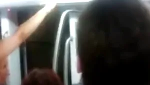 Un tren de metrou din Roma a parcurs distanţa dintre două staţii cu o uşă deschisă - VIDEO