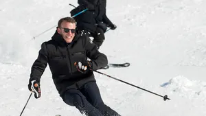 Emmanuel şi Brigitte Macron, vacanţă la schi în Pirinei. Reacţia turiştilor la vederea cuplului prezidenţial francez | VIDEO, FOTO