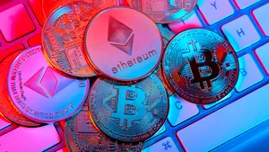 Cum a reuşit Ethereum să crească de trei ori mai repede decât Bitcoin în 2021