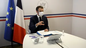 Emmanuel Macron se declară 