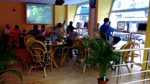 Muzica de pe internet, descărcată ilegal în 95% din cazuri (Video)
