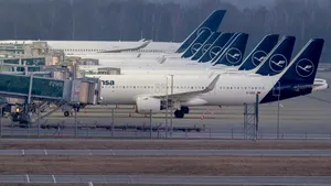 Alertă cu bombă pe aeroportul din Strasbourg. Mai mulți europarlamentari români, blocați în avion