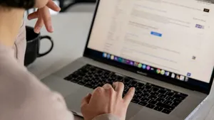 The Guardian: Sute de site-uri în limba engleză conțin linkuri către propaganda pro-Kremlin