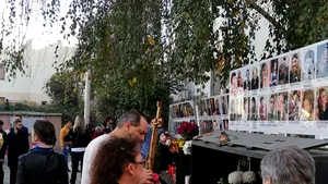 Părinţii victimelor din Colectiv îşi arată dezamăgirea la parastasul de 3 ani: 