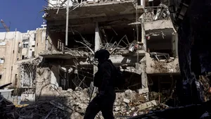 Războiul din Orientul Mijlociu, ziua 29. Rebelii houthi intră în război. Sursă CNN: A doua rachetă lansată către Israel/ Iranul a atacat o navă americană în apropierea unui port din Oman