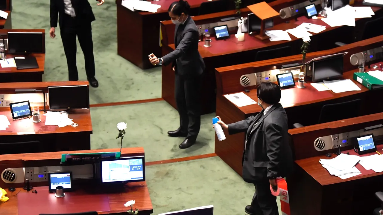 Insultarea imnului Chinei se pedepseşte cu până la 3 ani de închisoare în Hong Kong. Legea a fot promulgată la 31 de ani de la evenimentele din Piaţa Tiananmen