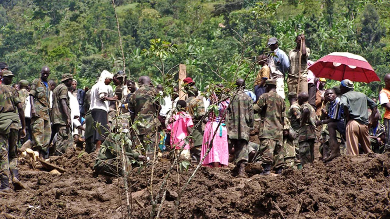 Alunecare de teren soldată cu 80 de morţi în Uganda - VIDEO