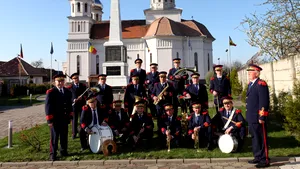 REPORTAJ: Prima fanfară din România, înfiinţată de un preot într-un sat de saşi, cântă de 135 de ani - FOTO