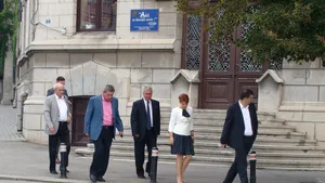 Liderii PSD s-au reunit la un restaurant din Craiova, în aşteptarea Consiliului Naţional - FOTO