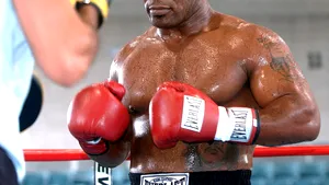 Mike Tyson a lovit un pasager din avion după ce acesta a aruncat cu o sticlă cu apă spre el