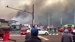 VIDEO Incendiu la un restaurant din Japonia. Flăcările s-au extins la 140 de clădiri din cauza rafalelor de vânt puternice